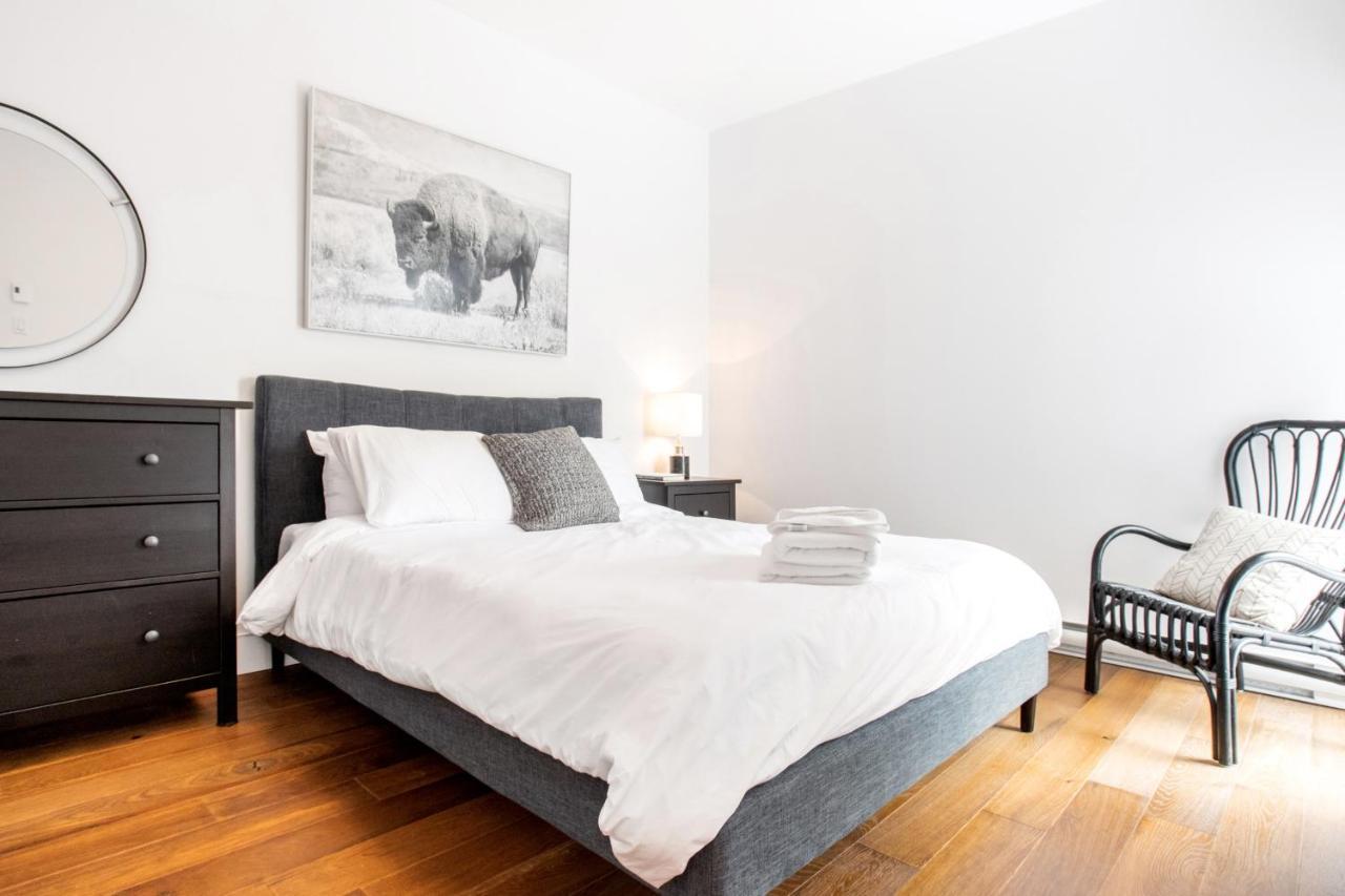 Sleek Condo In The Heart Of Little Italy By Den Stays Montreal Cameră foto