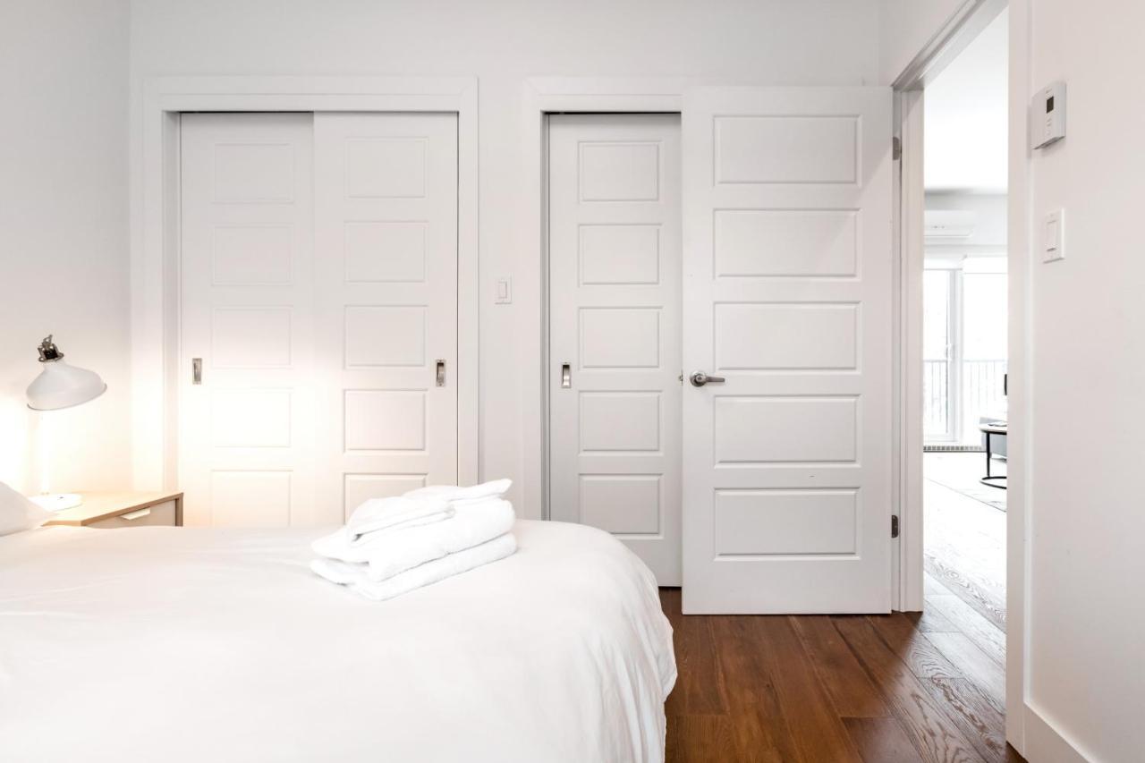 Sleek Condo In The Heart Of Little Italy By Den Stays Montreal Cameră foto