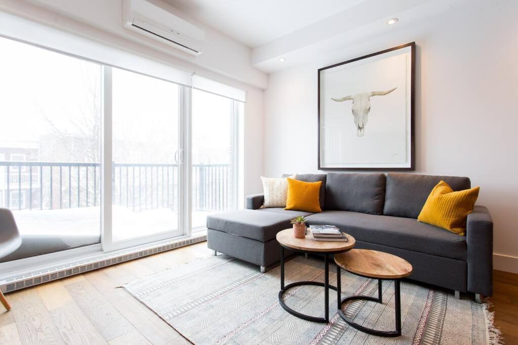 Sleek Condo In The Heart Of Little Italy By Den Stays Montreal Exterior foto